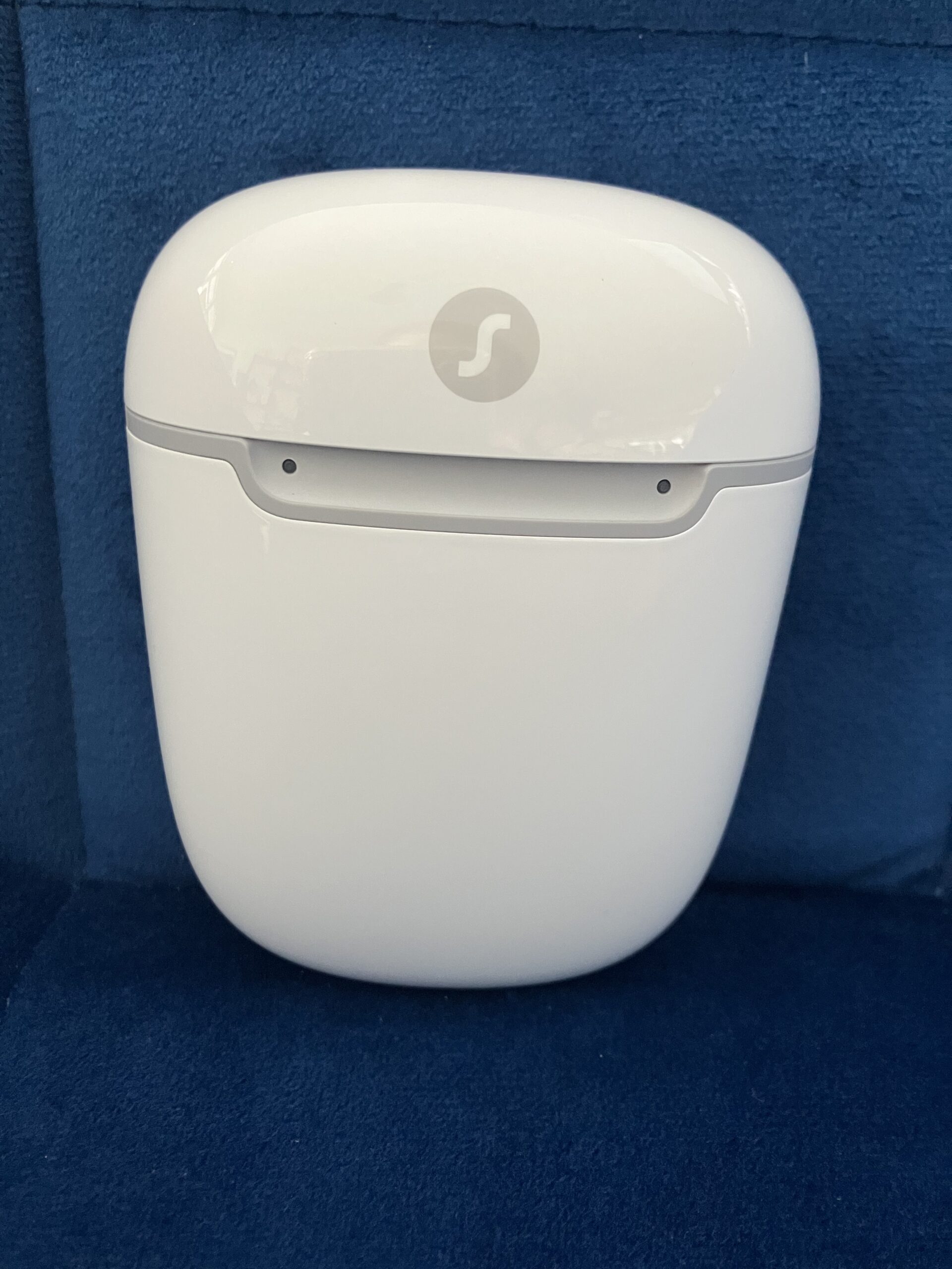 Pure-Charge-Go-AX_portable-charger_closed_LED_aligned_1000x1000
